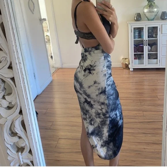 🪞 NEW midi asymmetrical stretch skirt - Picture 2 of 4